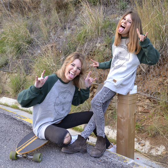 15-colgadas-de-una-percha-gina-carreras-mr-happiness-sudadera-sweatshirt-bambas-trainers-3