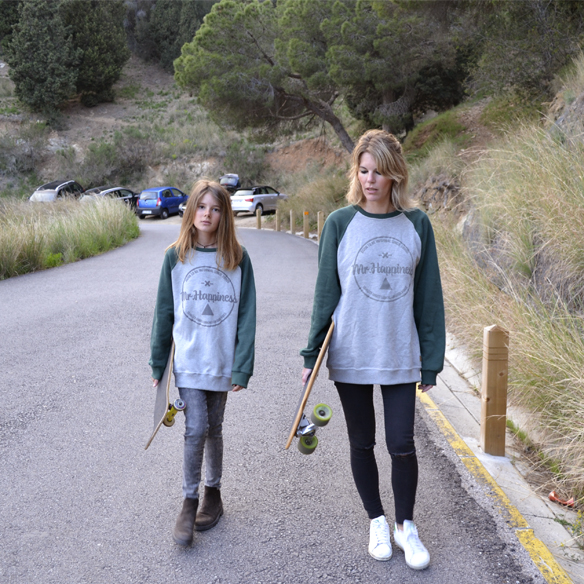 15-colgadas-de-una-percha-gina-carreras-mr-happiness-sudadera-sweatshirt-bambas-trainers-4