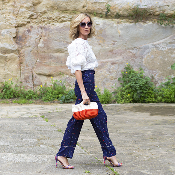 15-colgadas-de-una-percha-maica-jau-ss-16-pv-flores-flowers-floral-print-pantalon-pijama-pyjamas-pant-sudadera-sweatshirt-1