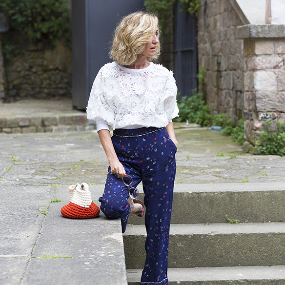 15-colgadas-de-una-percha-maica-jau-ss-16-pv-flores-flowers-floral-print-pantalon-pijama-pyjamas-pant-sudadera-sweatshirt-3