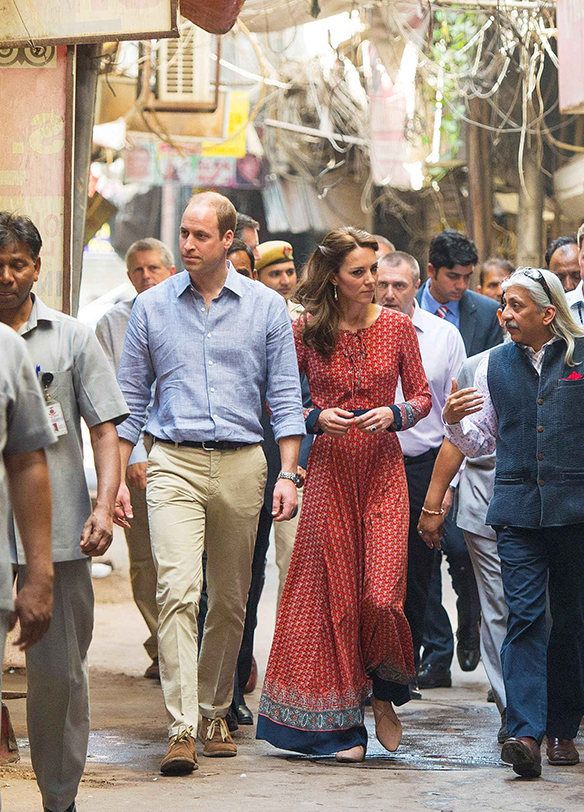 15-colgadas-de-una-percha-the-style-of-el-estilo-de-Kate-Middleton-India-Tour-10k