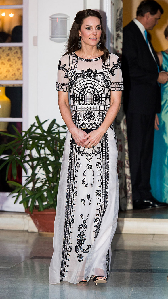 15-colgadas-de-una-percha-the-style-of-el-estilo-de-Kate-Middleton-India-Tour-8