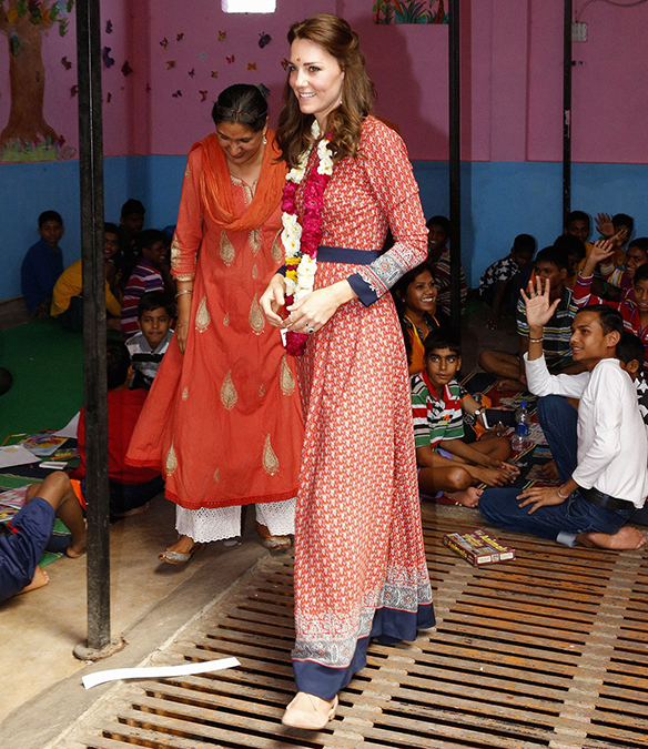 15-colgadas-de-una-percha-the-style-of-el-estilo-de-Kate-Middleton-India-Tour-9