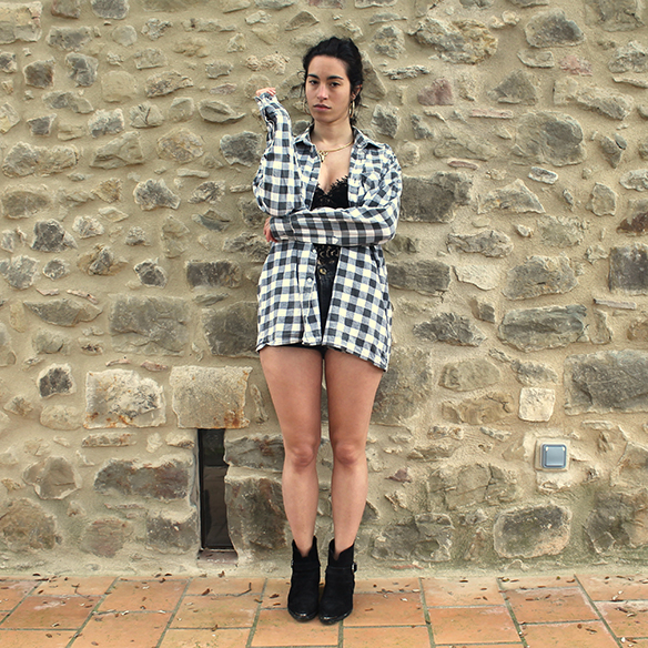 15-colgadas-de-una-percha-blanche-check-shirt-camisa-cuadros-lace-top-encaje-shorts-botines-booties-festival-outfit-look-festivalero-5