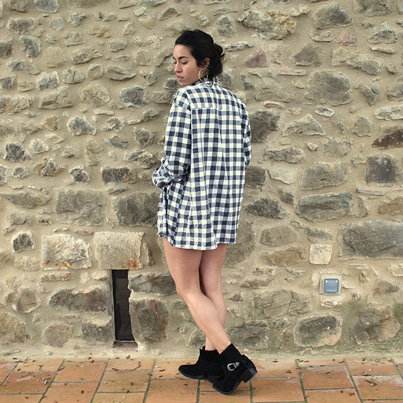 15-colgadas-de-una-percha-blanche-check-shirt-camisa-cuadros-lace-top-encaje-shorts-botines-booties-festival-outfit-look-festivalero-6