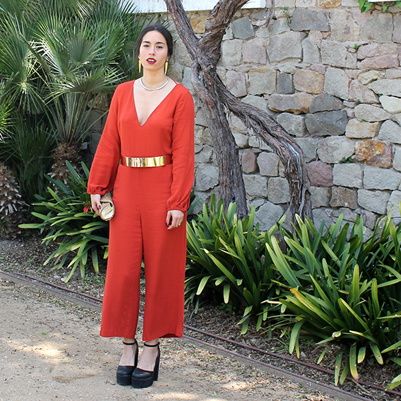 15-colgadas-de-una-percha-blanche-weddings-bodas-mono-teja-tile-jumpsuit-cinturon-rigido-dorado-gold-rigid-belt-10