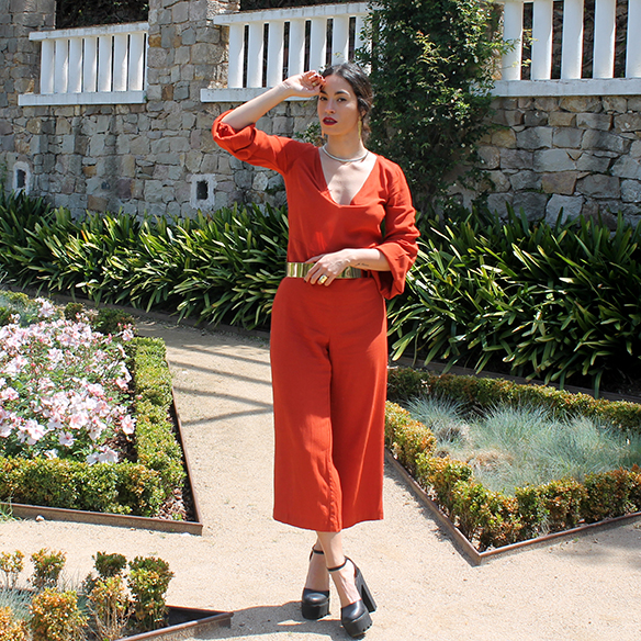 15-colgadas-de-una-percha-blanche-weddings-bodas-mono-teja-tile-jumpsuit-cinturon-rigido-dorado-gold-rigid-belt-2