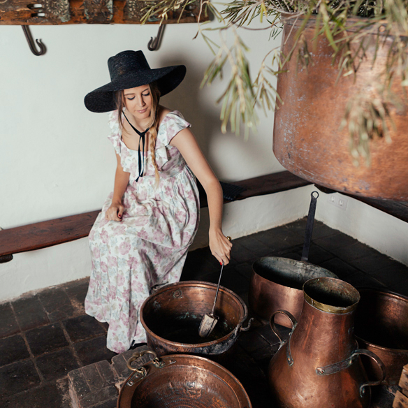 15-colgadas-de-una-percha-carla-kissler-anna-duarte-vestidos-invitadas-de-boda-wedding-guest-outfits-looks-kolonaki-madrid-3