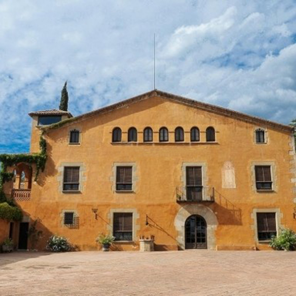 15-colgadas-de-una-percha-carla-kissler-anna-duarte-vestidos-invitadas-de-boda-wedding-guest-outfits-looks-masia-egara