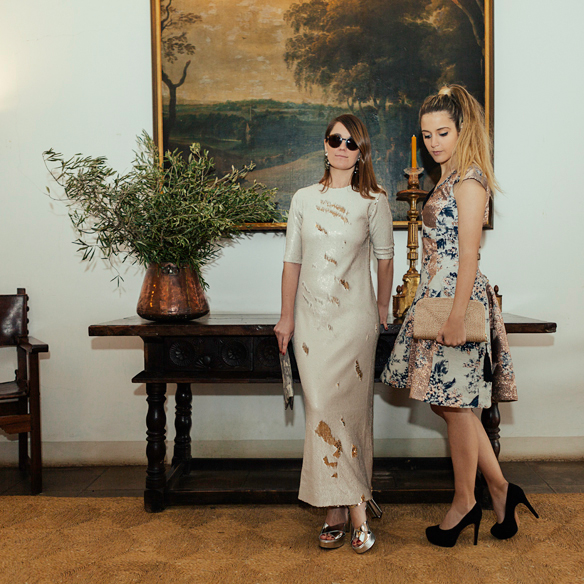 15-colgadas-de-una-percha-carla-kissler-anna-duarte-vestidos-invitadas-de-boda-wedding-guest-outfits-looks-menchen-tomas-1