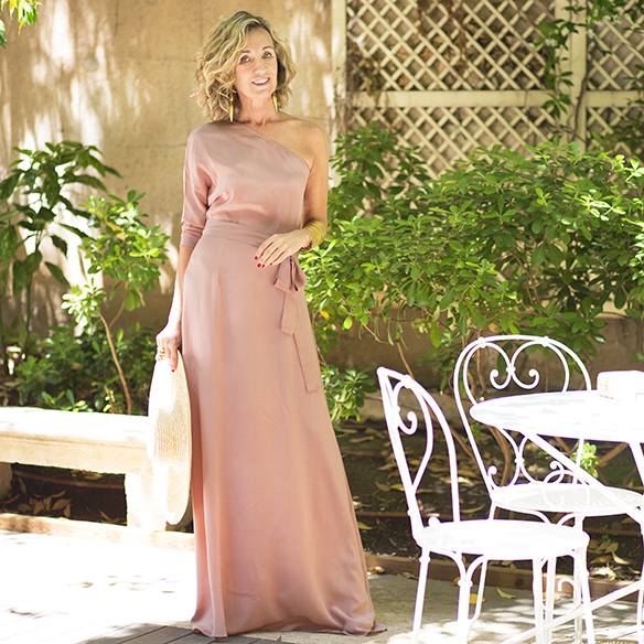 15-colgadas-de-una-percha-maica-jau-invitada-de-bodas-weddings-guest-looks-outfits-vestido-dress-nude-pamela-clutch-jewelry-1