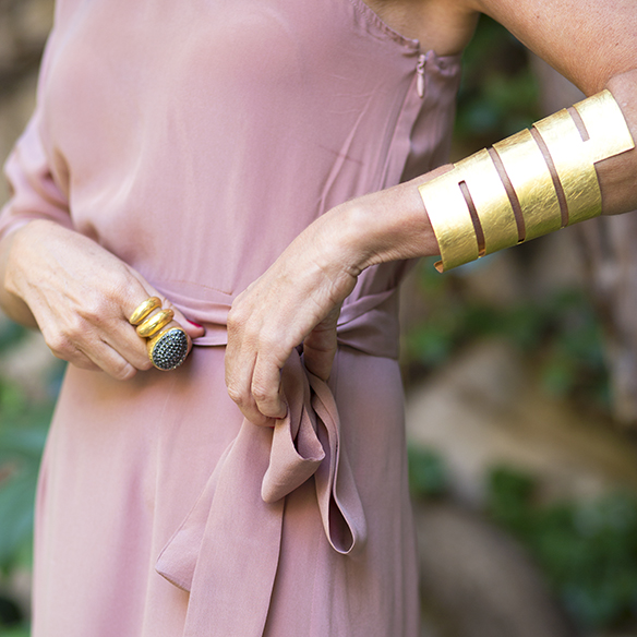 15-colgadas-de-una-percha-maica-jau-invitada-de-bodas-weddings-guest-looks-outfits-vestido-dress-nude-pamela-clutch-jewelry-8