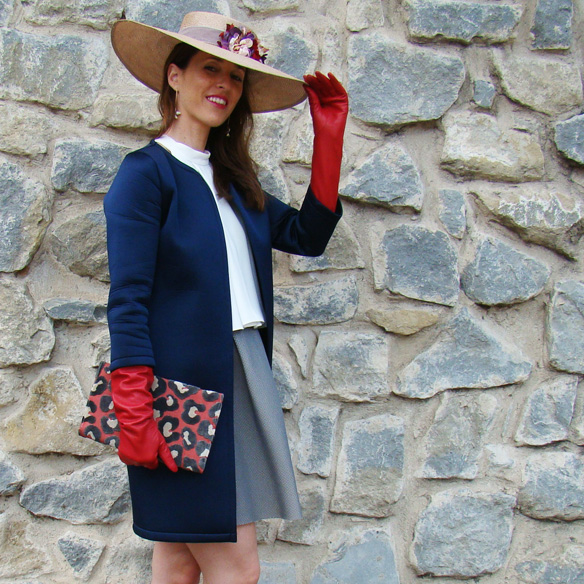 15-colgadas-de-una-percha-marta-r-outfits-bodas-wedding-looks-falda-skirt-neopreno-neoprene-coat-abrigo-sombrero-hat-gloves-guantes-clutch-2