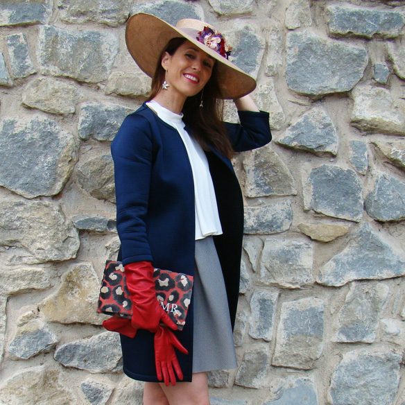 15-colgadas-de-una-percha-marta-r-outfits-bodas-wedding-looks-falda-skirt-neopreno-neoprene-coat-abrigo-sombrero-hat-gloves-guantes-clutch-3