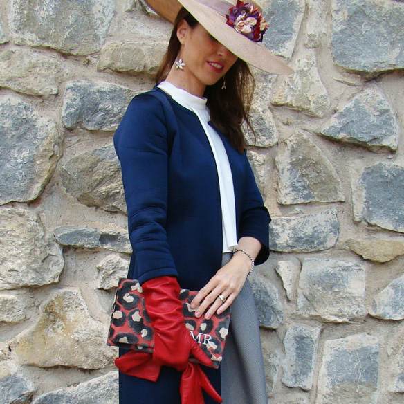 15-colgadas-de-una-percha-marta-r-outfits-bodas-wedding-looks-falda-skirt-neopreno-neoprene-coat-abrigo-sombrero-hat-gloves-guantes-clutch-4