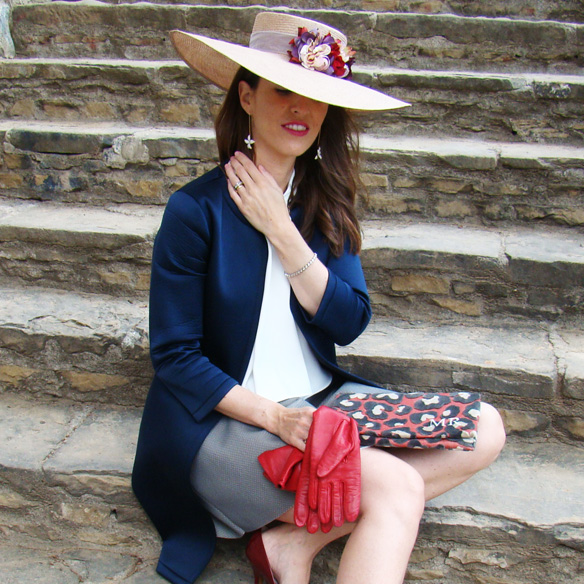 15-colgadas-de-una-percha-marta-r-outfits-bodas-wedding-looks-falda-skirt-neopreno-neoprene-coat-abrigo-sombrero-hat-gloves-guantes-clutch-7