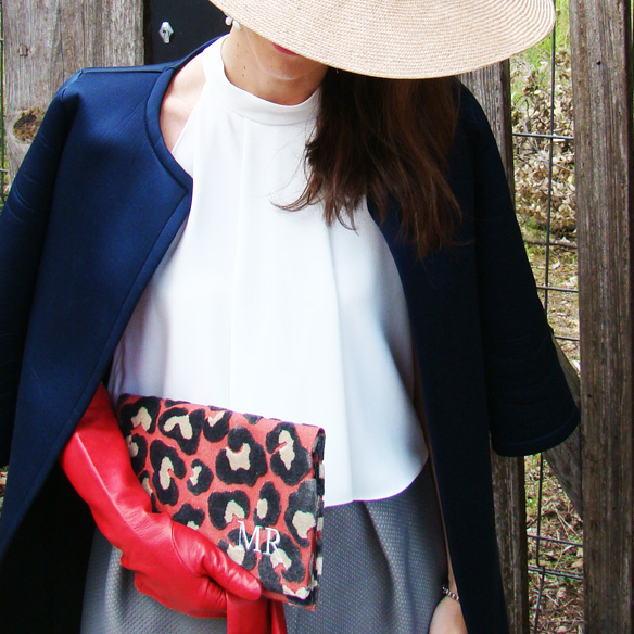 15-colgadas-de-una-percha-marta-r-outfits-bodas-wedding-looks-falda-skirt-neopreno-neoprene-coat-abrigo-sombrero-hat-gloves-guantes-clutch-9