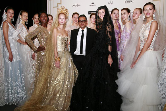 15-colgadas-de-una-percha-naeem-khan-barcelona-bridal-fashion-week-2016-vestidos-de-novias-brides-wedding-gowns-desfile-fashion-show-46