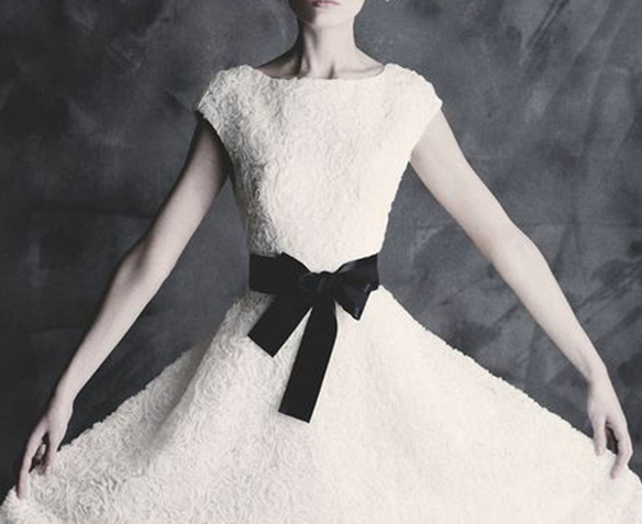 15-colgadas-de-una-percha-que-tipo-de-novia-eres-what-kind-of-bride-are-you-wedding-gown-dress-vestidos-de-novia-bodas-black-and-white-blanco-y-negro-1