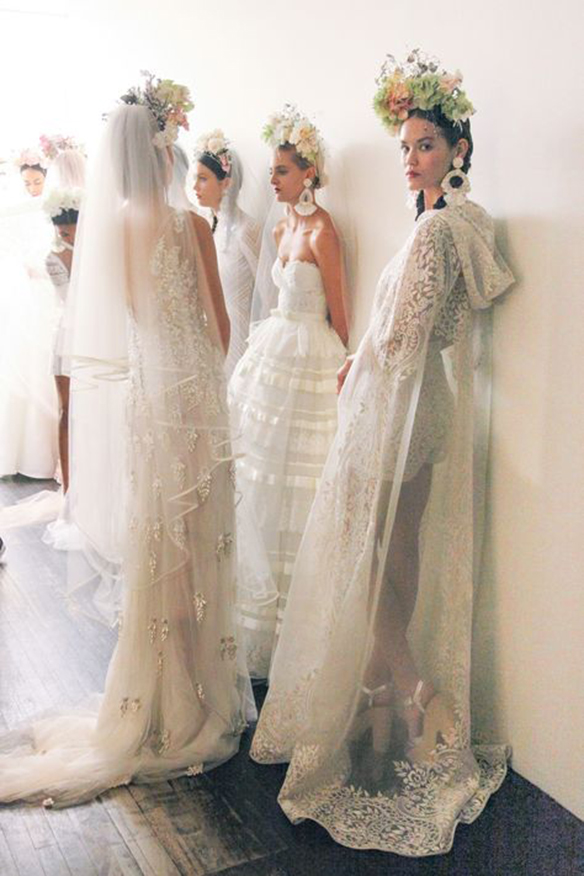 15-colgadas-de-una-percha-que-tipo-de-novia-eres-what-kind-of-bride-are-you-wedding-gown-dress-vestidos-de-novia-bodas-capa-cape-capucha-hood-2