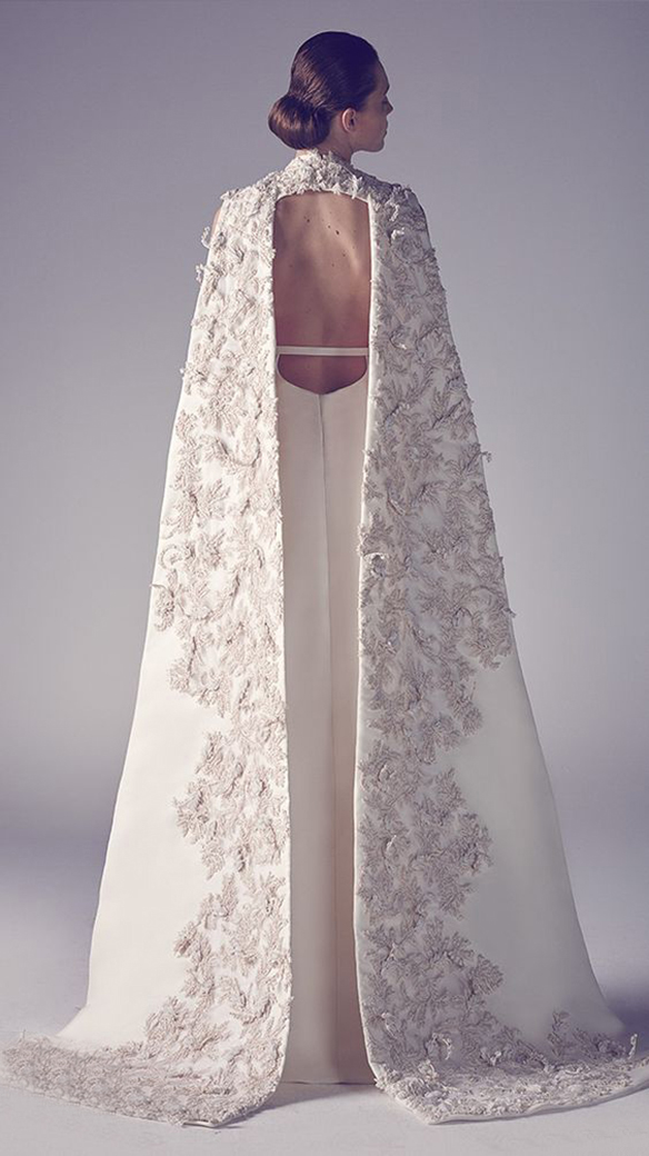 15-colgadas-de-una-percha-que-tipo-de-novia-eres-what-kind-of-bride-are-you-wedding-gown-dress-vestidos-de-novia-bodas-capa-cape-capucha-hood-3