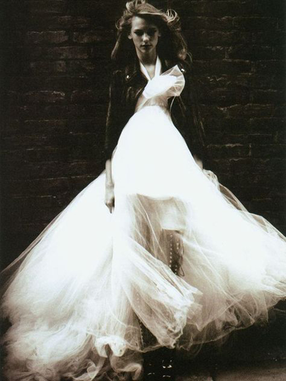 15-colgadas-de-una-percha-que-tipo-de-novia-eres-what-kind-of-bride-are-you-wedding-gown-dress-vestidos-de-novia-bodas-effortlessly-chic-1