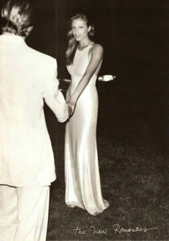 15-colgadas-de-una-percha-que-tipo-de-novia-eres-what-kind-of-bride-are-you-wedding-gown-dress-vestidos-de-novia-bodas-effortlessly-chic-8