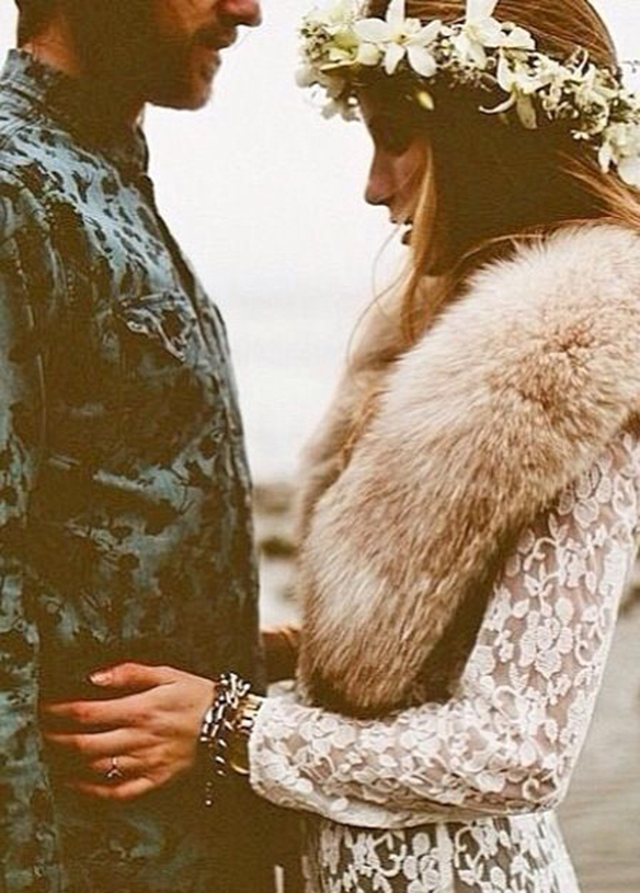 15-colgadas-de-una-percha-que-tipo-de-novia-eres-what-kind-of-bride-are-you-wedding-gown-dress-vestidos-de-novia-bodas-invierno-winter-nieves-snow-2