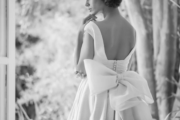 15-colgadas-de-una-percha-que-tipo-de-novia-eres-what-kind-of-bride-are-you-wedding-gown-dress-vestidos-de-novia-bodas-lazo-bow-3