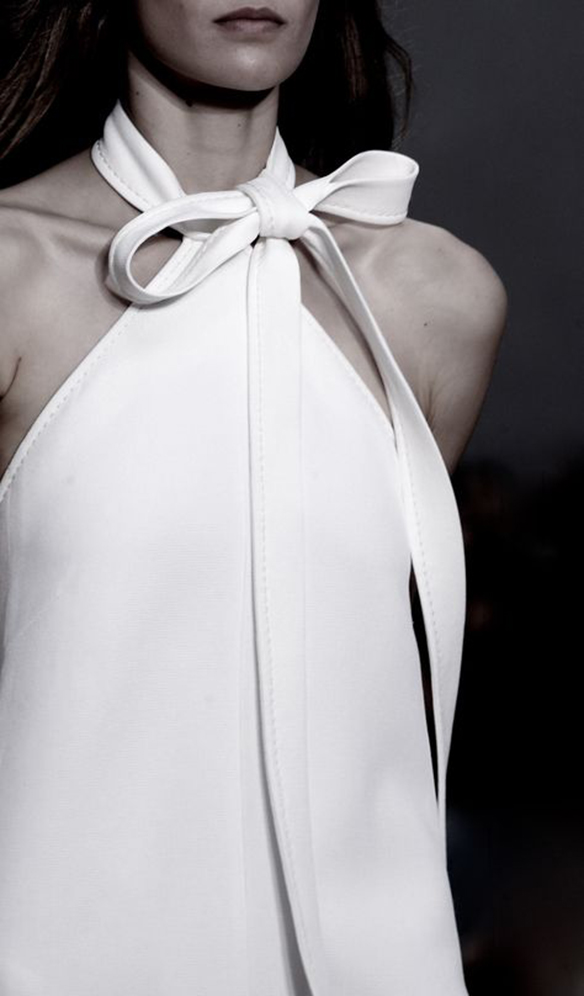 15-colgadas-de-una-percha-que-tipo-de-novia-eres-what-kind-of-bride-are-you-wedding-gown-dress-vestidos-de-novia-bodas-lazo-bow-7