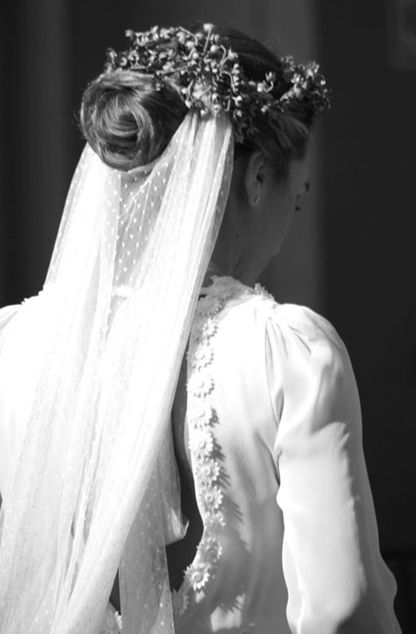 15-colgadas-de-una-percha-que-tipo-de-novia-eres-what-kind-of-bride-are-you-wedding-gown-dress-vestidos-de-novia-bodas-medieval-6