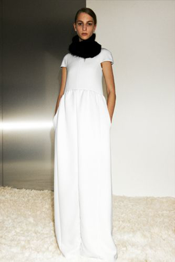 15-colgadas-de-una-percha-que-tipo-de-novia-eres-what-kind-of-bride-are-you-wedding-gown-dress-vestidos-de-novia-bodas-pantalones-trousers-7