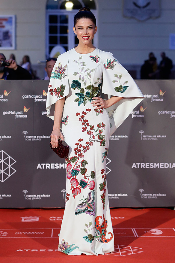 15-colgadas-de-una-percha-the-style-of-el-estilo-de-juana-acosta-inspiracion-inspiration-looks-alfombra-roja-red-carpet-outfits-invitada-de-boda-wedding-guest-13