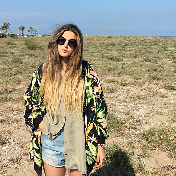 15-colgadas-de-una-percha-anna-duarte-bomber-hawaiana-hawaiian-shirt-camisa-shorts-3