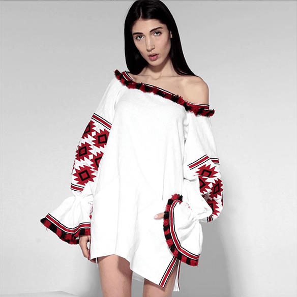 15-colgadas-de-una-percha-closet-must-march-11-vestidos-bordados-tunicas-blusas-embroidery-dress-tunic-blouse-14