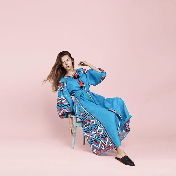 15-colgadas-de-una-percha-closet-must-march-11-vestidos-bordados-tunicas-blusas-embroidery-dress-tunic-blouse-25