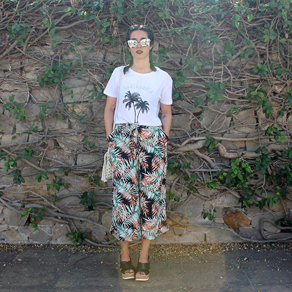 15-colgadas-de-una-percha-palmeras-palm-trees-culottes-gafas-de-sol-sunnies-trenzas-braids-sandalias-sandals-blanche-1