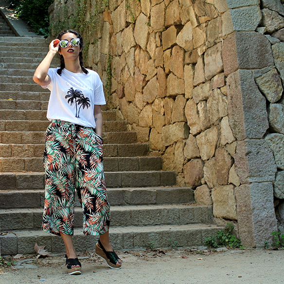 15-colgadas-de-una-percha-palmeras-palm-trees-culottes-gafas-de-sol-sunnies-trenzas-braids-sandalias-sandals-blanche-10