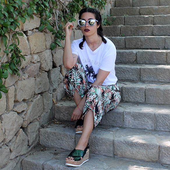 15-colgadas-de-una-percha-palmeras-palm-trees-culottes-gafas-de-sol-sunnies-trenzas-braids-sandalias-sandals-blanche-4