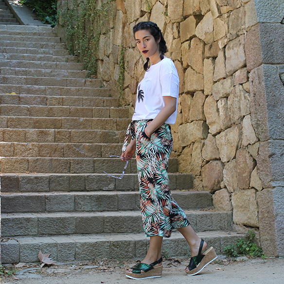 15-colgadas-de-una-percha-palmeras-palm-trees-culottes-gafas-de-sol-sunnies-trenzas-braids-sandalias-sandals-blanche-9