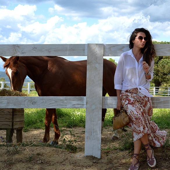 15-colgadas-de-una-percha-vestido-dress-camisa-anudada-tied-shirt-alpargatas-espadrilles-alicia-alvarez-1