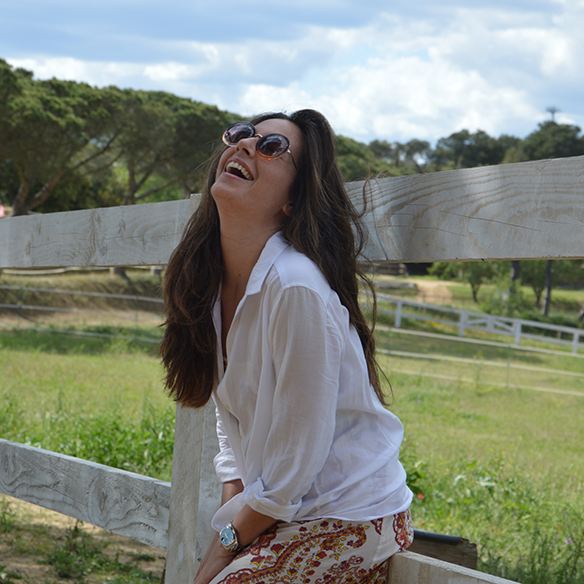 15-colgadas-de-una-percha-vestido-dress-camisa-anudada-tied-shirt-alpargatas-espadrilles-alicia-alvarez-2