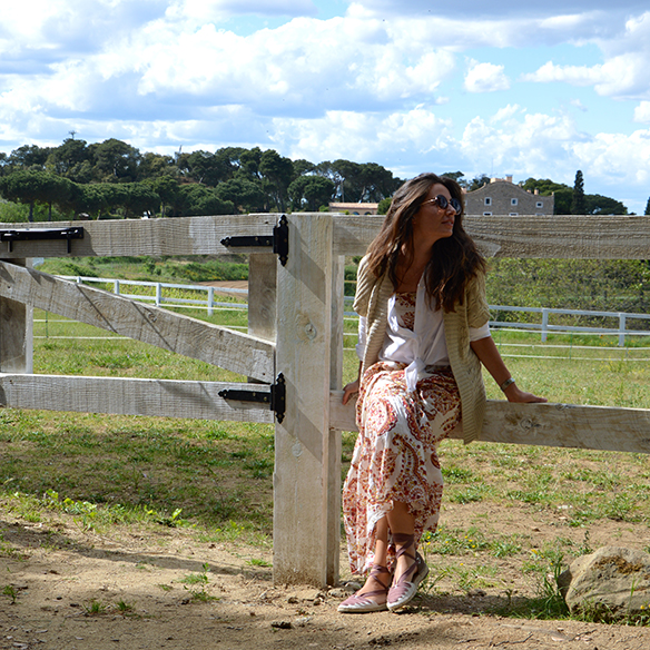 15-colgadas-de-una-percha-vestido-dress-camisa-anudada-tied-shirt-alpargatas-espadrilles-alicia-alvarez-4