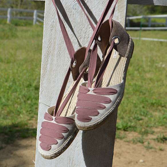 15-colgadas-de-una-percha-vestido-dress-camisa-anudada-tied-shirt-alpargatas-espadrilles-alicia-alvarez-5