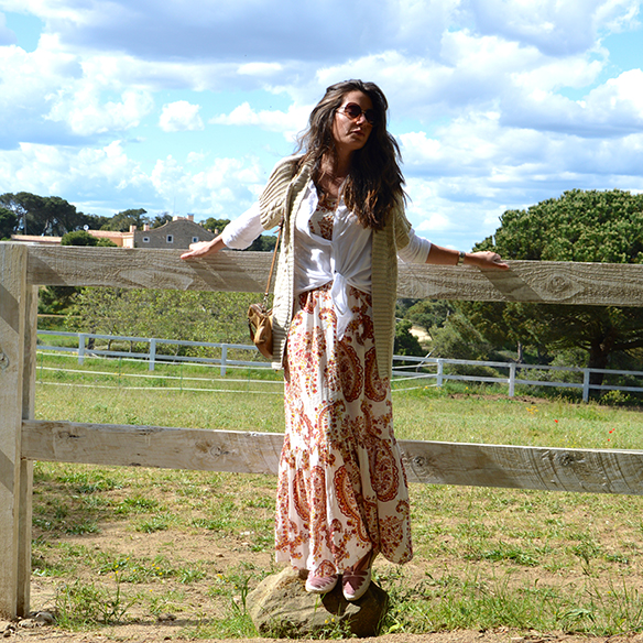 15-colgadas-de-una-percha-vestido-dress-camisa-anudada-tied-shirt-alpargatas-espadrilles-alicia-alvarez-6