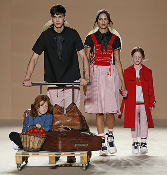 15-colgadas-de-una-percha-080-bcn-fashion-ss-17-moda-barcelona-carlota-oms-1