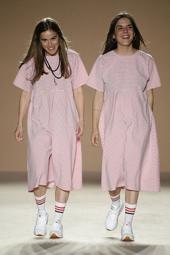 15-colgadas-de-una-percha-080-bcn-fashion-ss-17-moda-barcelona-carlota-oms-10