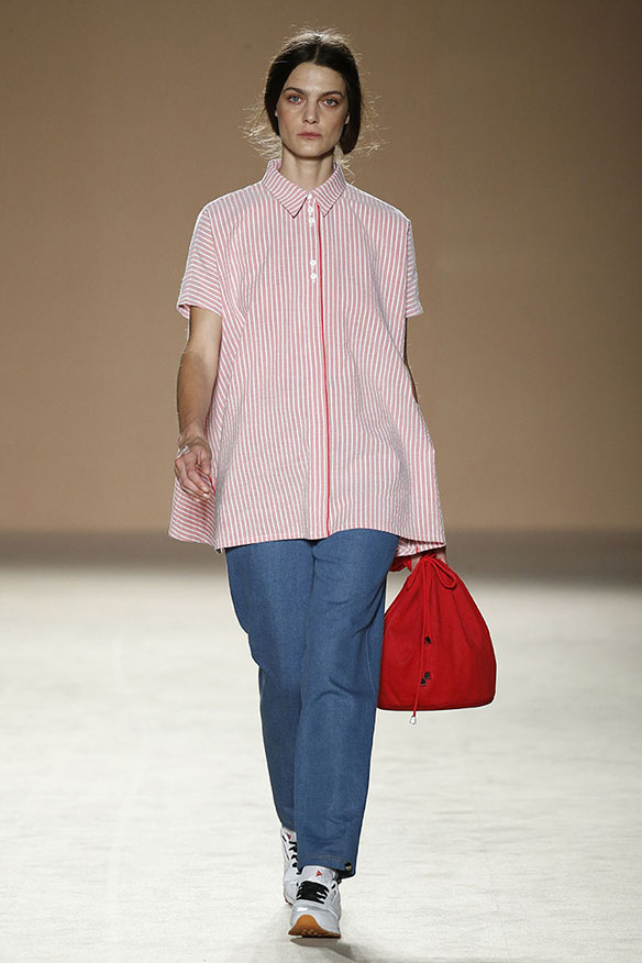 15-colgadas-de-una-percha-080-bcn-fashion-ss-17-moda-barcelona-carlota-oms-7
