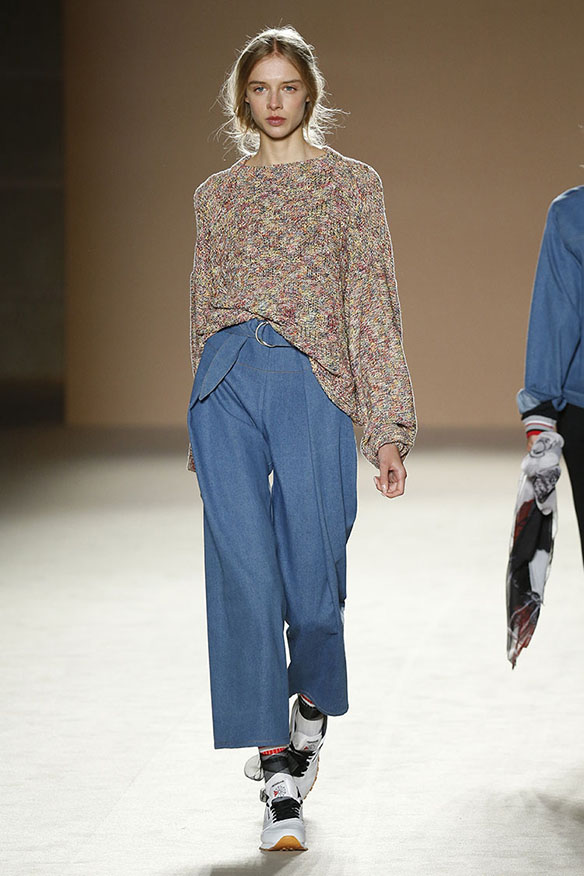 15-colgadas-de-una-percha-080-bcn-fashion-ss-17-moda-barcelona-carlota-oms-8