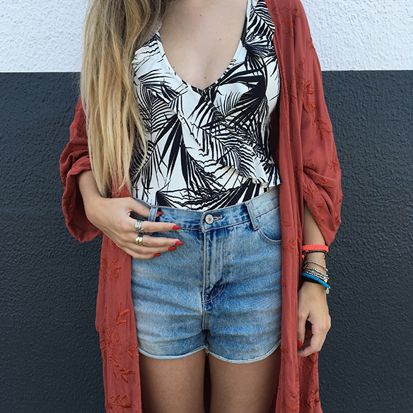 15-colgadas-de-una-percha-bañador-swimsuit-caftan-kaftan-shorts-tiro-alto-high-waisted-shorts-anna-duarte-7